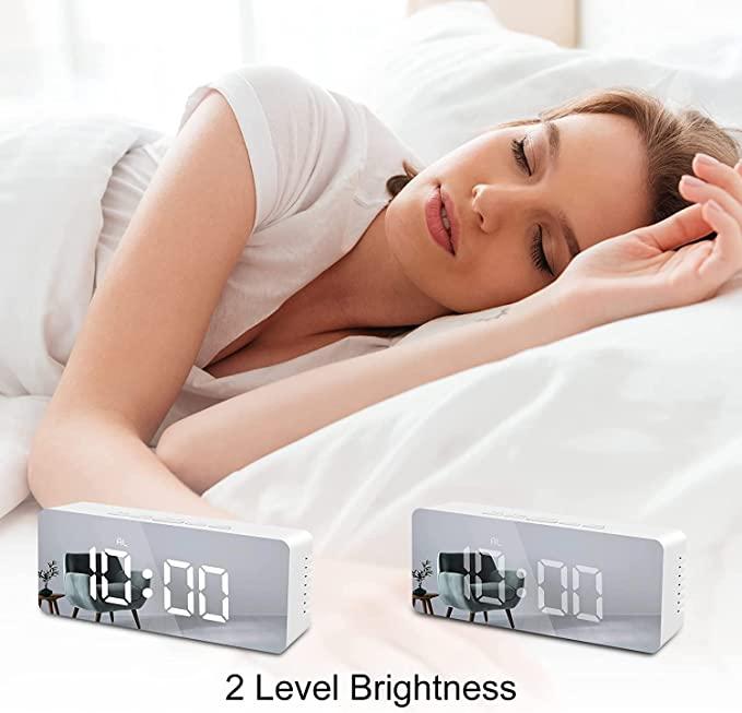 Digital Alarm Clock, LED Display Clock Best Makeup Bedroom Mirror Travel Alarm Office Bedroom Clock, Alarm Clock with Snooze, Dimmer Control, Support Battery Powered - Robert errands 