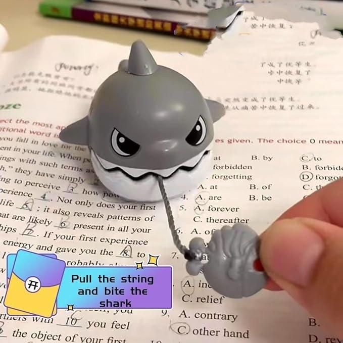 Pull Line Shark Keychain - Robert errands 